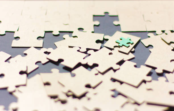 istock puzzles scattered on the table puzzles, the beginning of the Assembly 948000326