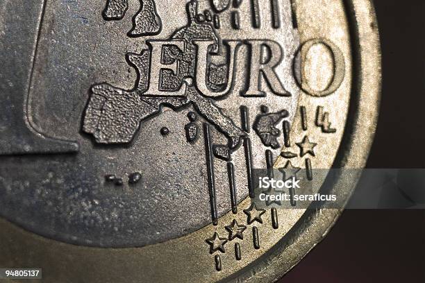 Foto de Europa Na Moeda De Um Euro e mais fotos de stock de Cofre para moedas - Cofre para moedas, Comunidade Europeia, Comércio - Consumismo