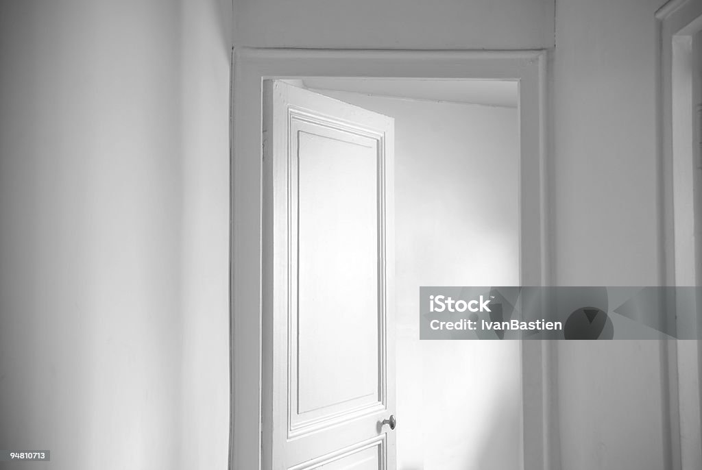 Open door (noir et blanc - Photo de Ouvert libre de droits