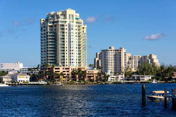 istock Intercoastal Waterway in Ft. Lauderdale 948115674