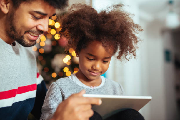 istock Shopping at home 948177968