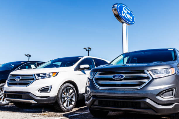 local ford car and truck dealership. ford sells products under the lincoln and motorcraft brands vi - ford imagens e fotografias de stock