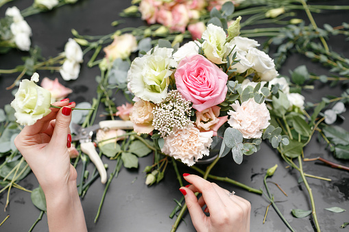 Master class on making bouquets. Spring bouquet. Learning flower arranging, making beautiful bouquets with your own hands.