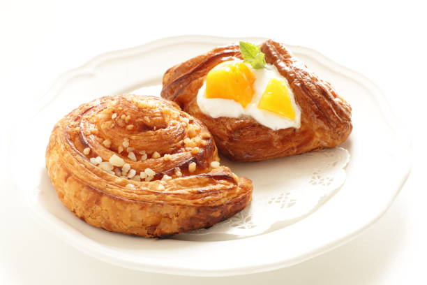 istock Almond and brown sugar bun and mango pastry 948259908