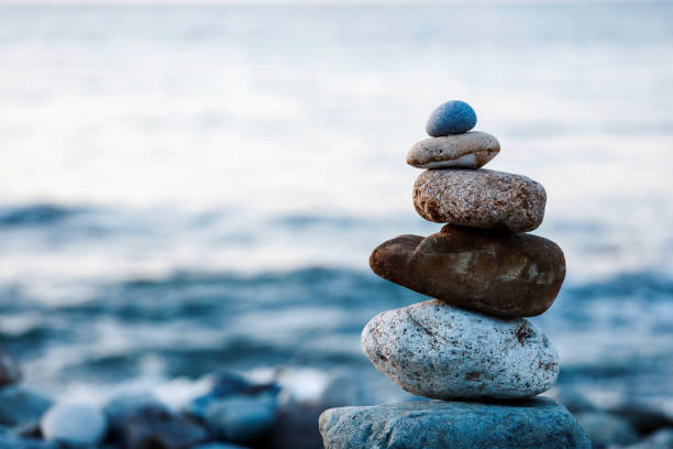 禅の小石、調和とバランスを分散 - balance variation nature stone ストックフォトと画像
