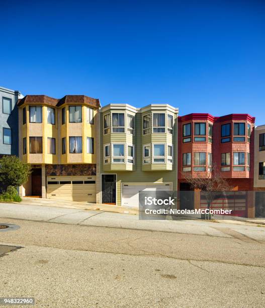 San Francisco Potrero Hill Residencial Casas Colina Con Garajes Foto de stock y más banco de imágenes de San Francisco