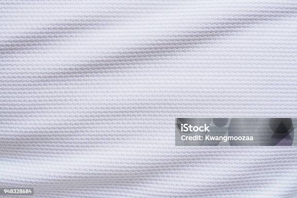 Foto de Camisa De Futebol Branca Vestuário Tecido Textura Esportes Desgaste Fundo e mais fotos de stock de Texturizado - Descrição Geral