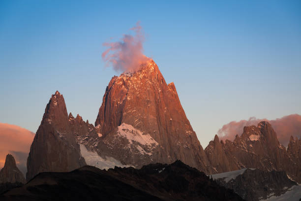 istock The First light of Fotz Roy 948359100