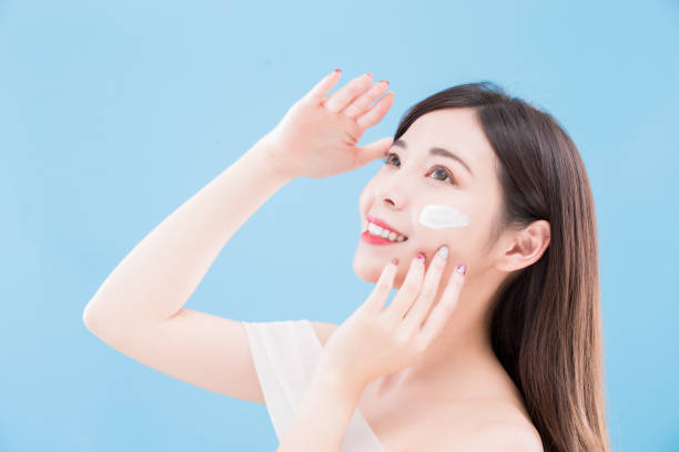istock woman use sun cream 948392494