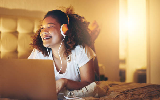 istock Fast wifi means watching all I want instantly on-demand 948475236