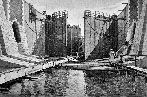 Scene of construction of a modern dam _ 1895