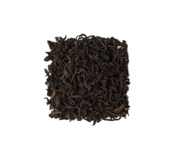 Cтоковое фото Вид на черные чайные листья, изолированные на белом