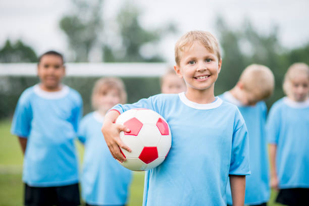 istock Young boys soccer team portrait 948539046