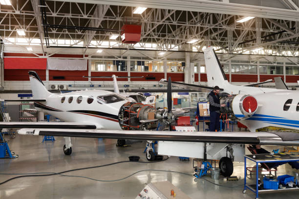 istock Aircraft mechanic in the hangar 948556240