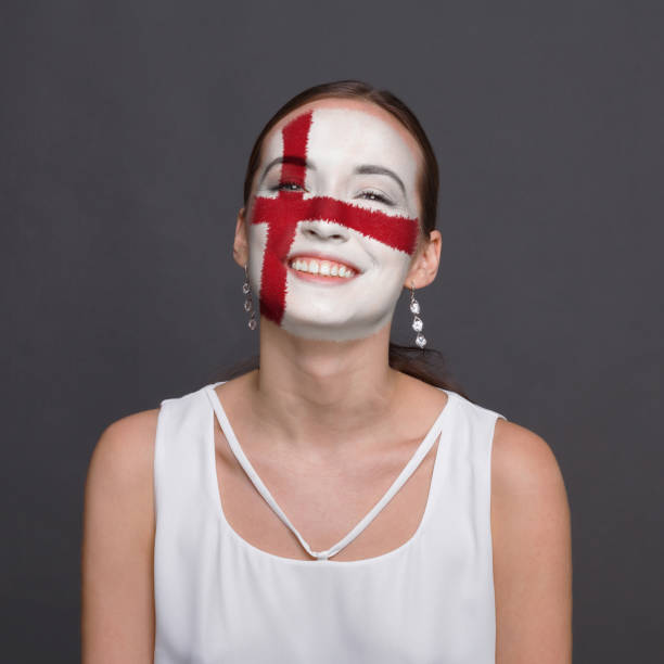 istock Young woman with England flag painted on his face 948568398