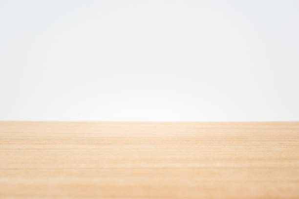 空木製のテーブル トップ表示やモンタージュの製品のための白い背景に分離 - テーブル ストックフォトと画像