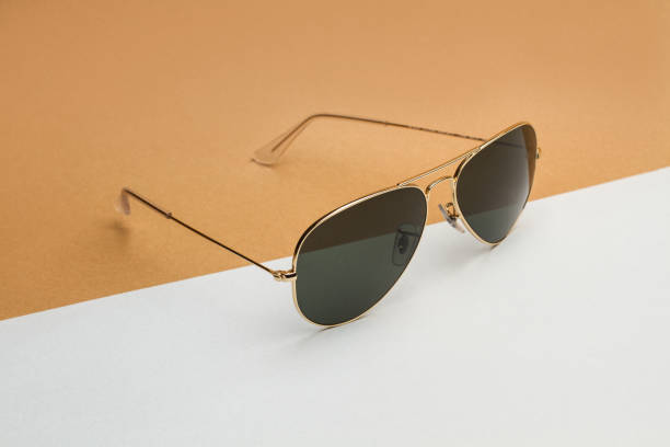 istock Fashion pilot sunglasses 948614394