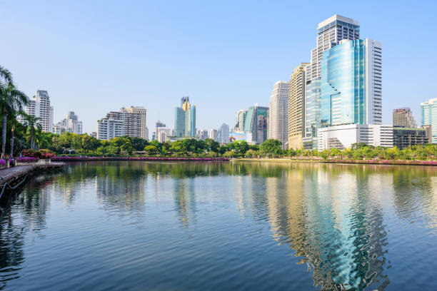 istock Lake view with reflections of the city 948614398