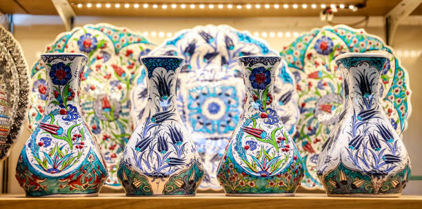istock Turkish Ceramics in Grand Bazaar, Istanbul, Turkey 948631552