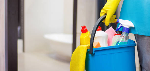 istock Cleaning lady with a bucket in hand . 948657672