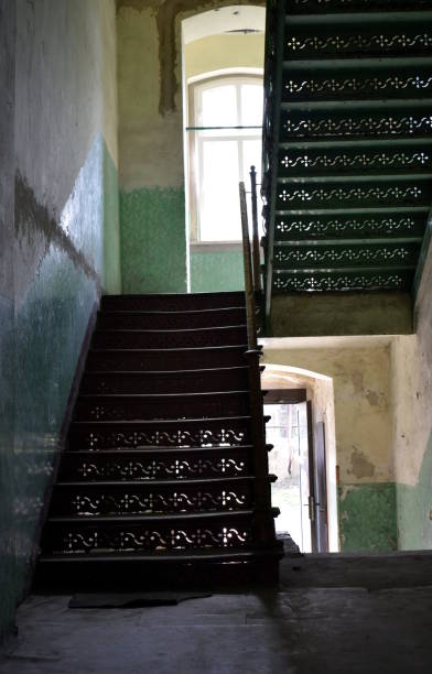 istock Stairs in an old house 948712642