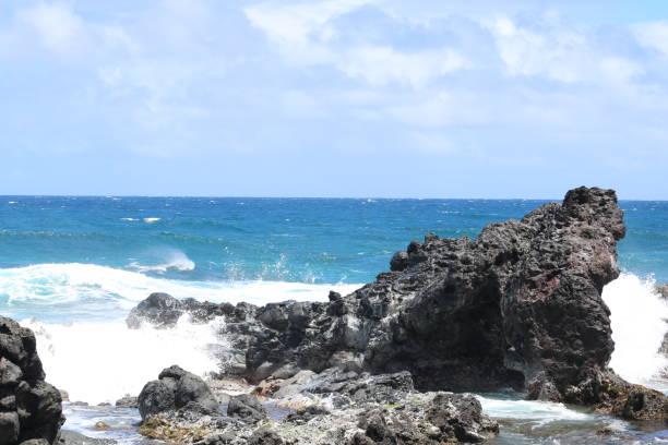 istock Maui Hawaii Crashing wave 948739856