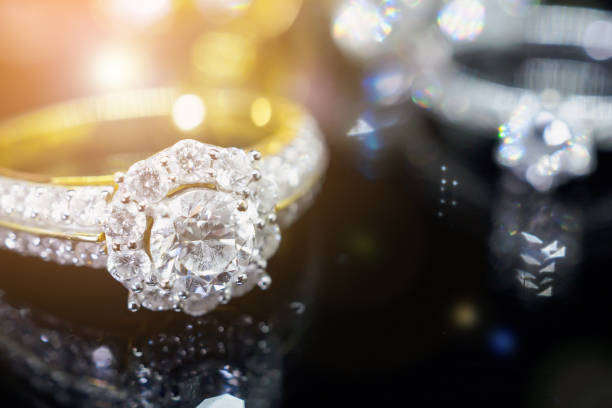 istock Jewelry diamond rings with reflection on black background 948751812