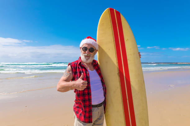 istock Australian Santa With a Surfboard at the Beach in Summer 948798200
