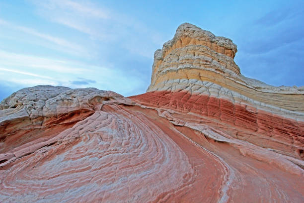 蝶、ホワイト ポケット、コヨーテのビュート南 cbs、パリア渓谷朱崖の荒野、アリゾナで岩の形成 - usa dirt road rock sandstone ストックフォトと画像