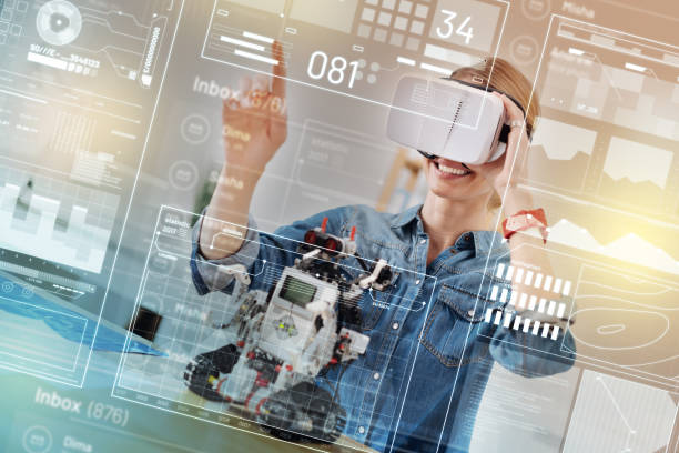istock Positive engineer wearing virtual reality glasses and smiling 948857484