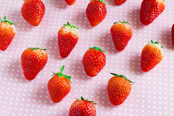 istock Fresh strawberry and pink dot background 948887604