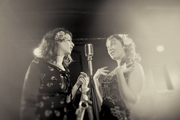 istock Singing in the Club 949019510