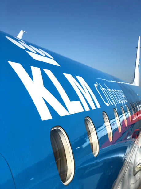 klm シティホッパー エンブラエル 190 トロムソ lufthavn 空港で - air france klm ストックフォトと画像