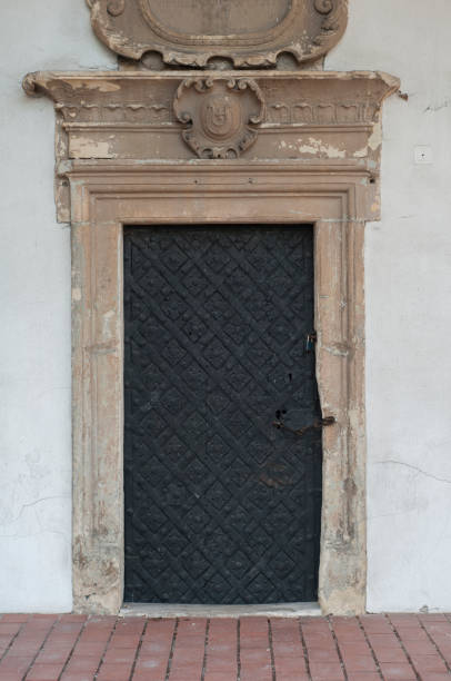 istock Locked Old door entrance 949055456