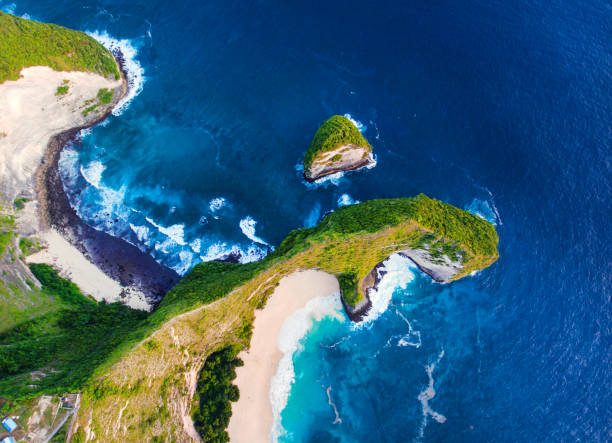 istock Kelingking beach aerial view, Nusa Penida 949055538
