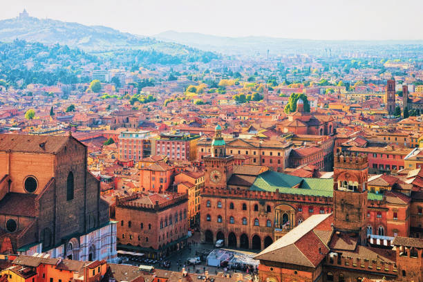 istock Cityscape with Piazza Maggiore Square in Bologna 949091260