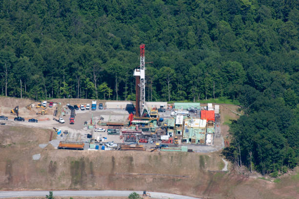 antena del equipo de perforación - marcellus shale fotografías e imágenes de stock