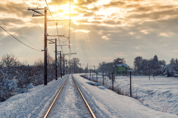 istock the railway in the snow 949114514
