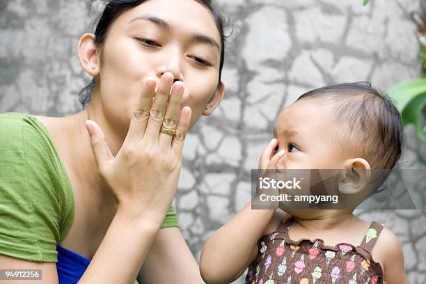 Aprender Uma Adeus Beijo - Fotografias de stock e mais imagens de 12-23 Meses - 12-23 Meses, 20-29 Anos, Adulto