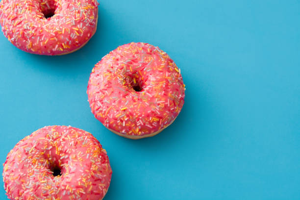 istock Pink frosted donut 949135488