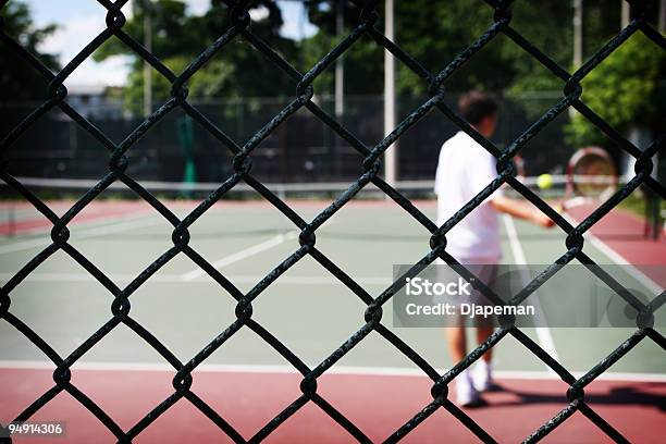 Jugador De Tenis Foto de stock y más banco de imágenes de Fondos - Fondos, Raqueta de tenis, Actividades recreativas