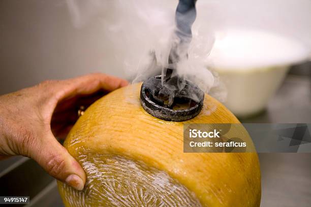 Marca Virutas De Di Farindola Foto de stock y más banco de imágenes de Queso - Queso, Italia, Agricultura