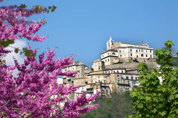 istock Town of Farindola 94915215