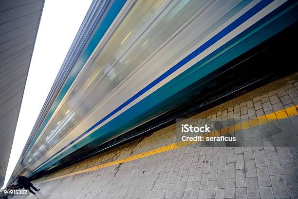 Am Der Station Stockfoto und mehr Bilder von Abwarten - Abwarten, Aufprall, Bahngleis