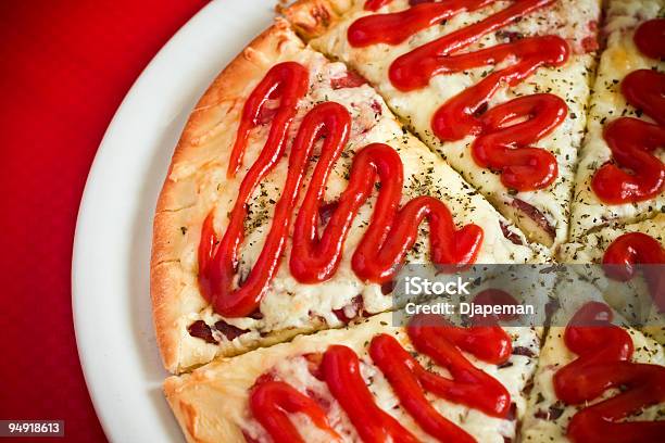 Pizza - Fotografias de stock e mais imagens de Pizza - Pizza, Alimentação Não-saudável, Almoço