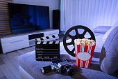filmkamera-mit-klappe-und-popcorn.jpg?b=1&s=170x170&k=20&c=WwoZ7tFrITF80lXIt4hYKl6CBB_4uIqvCfI1IfFUy7A=
