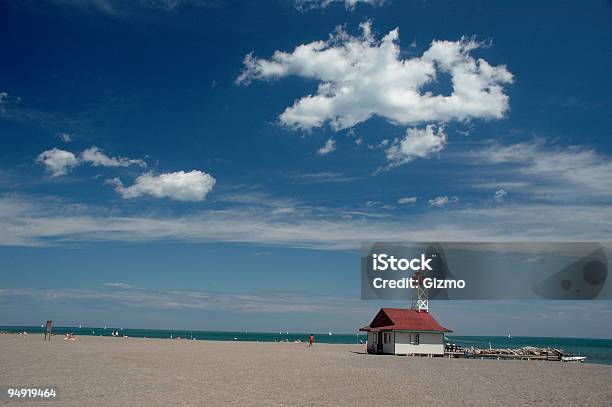 Photo libre de droit de Maison Sur La Plage banque d'images et plus d'images libres de droit de Agent de sécurité - Agent de sécurité, Aviron, Blanc