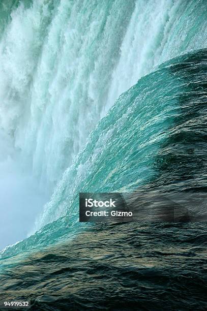 Cataratas Do Niágara - Fotografias de stock e mais imagens de Transbordar - Transbordar, Água, Ao Ar Livre