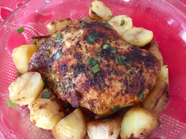 istock Seasoned and roasted chicken 949196184
