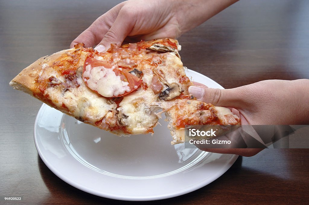 pizza fresca - Foto stock royalty-free di Pizza